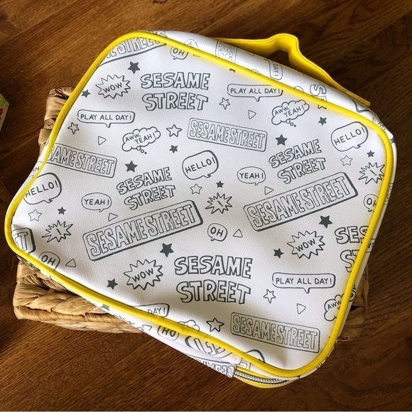 Wet n wild x Sesame Street limited edition zip around make up bag - Picture 2 of 5